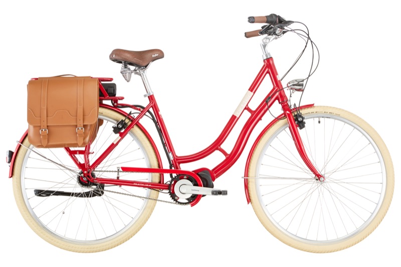 Rotes Retro-E-Bike mit tiefem Einstieg, Ledersatteltasche und Cremereifen, Seitenansicht