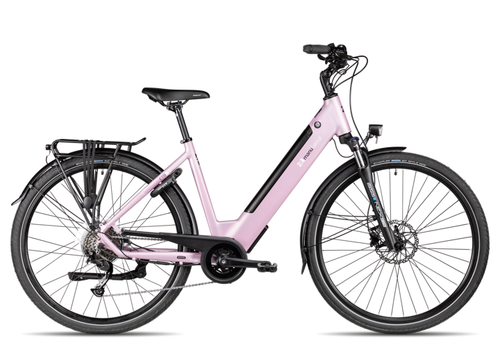 E-Bike mit tiefem Wave-Einstieg in mattem Rosé, freigestellte Seitenansicht